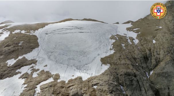 Crollo Marmolada: le vittime salgono a nove, giovedì ricerche dei tre dispersi sul ghiacciaio Crollo Marmolada: le vittime salgono a nove, giovedì ricerche dei tre dispersi sul ghiacciaio