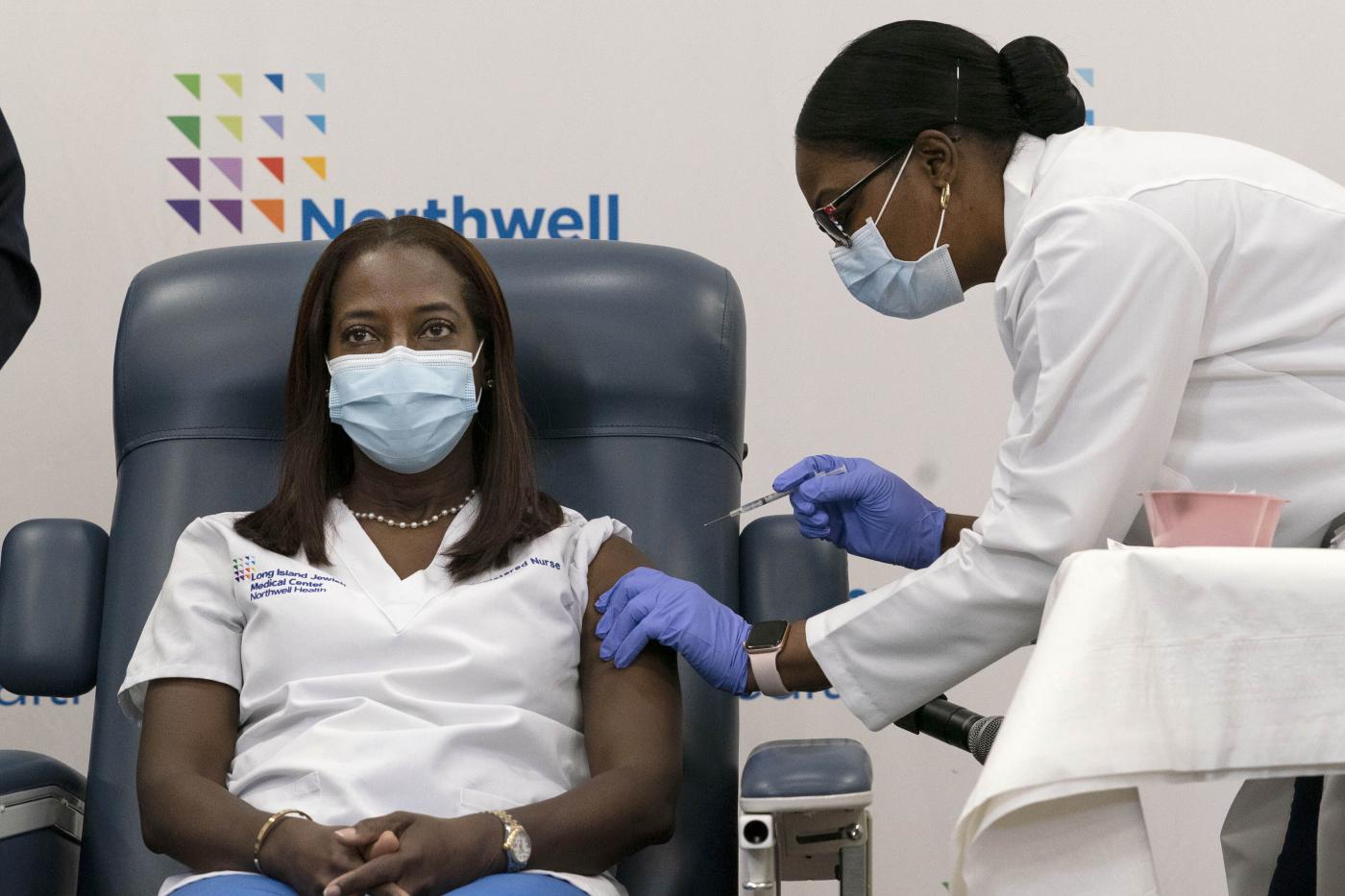 Covid, Ema: Potrebbe arrivare quarta dose per over 60, ipotesi vaccino annuale come per influenza