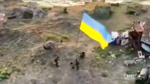 Ukraine: Ukrainian flag flies again over Snake island