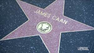 Hollywood, fiori sulla Walk of Fame per James Caan