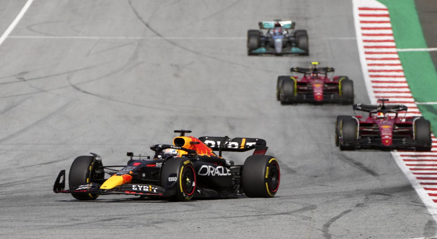 Gp Austria, Verstappen vince la Sprint Race: battaglia Leclerc-Sainz