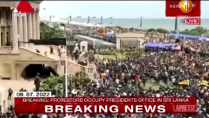 Sri Lanka: manifestanti fanno irruzione nella residenza di Colombo del presidente Rajapaksa