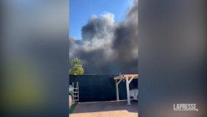 Roma, incendio Centocelle: densa nube di fumo. Nessuna persona coinvolta