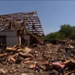 Ucraina, i residenti tornano a Barvinkove devastata dai bombardamenti