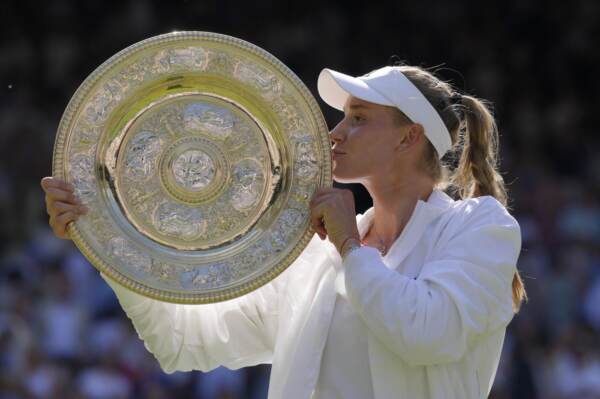Tennis: La Kazakhe Elena Rybakina remporte le tournoi de Wimbledon