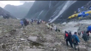 Kashmir: alluvione travolge pellegrini Indù, almeno 13 morti