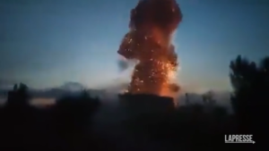 Ucraina, 10 morti in bombardamento russo nel Donetsk: le immagini
