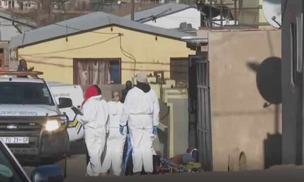 Sudafrica, sparatoria in un bar di Soweto: almeno 14 morti e 4 feriti