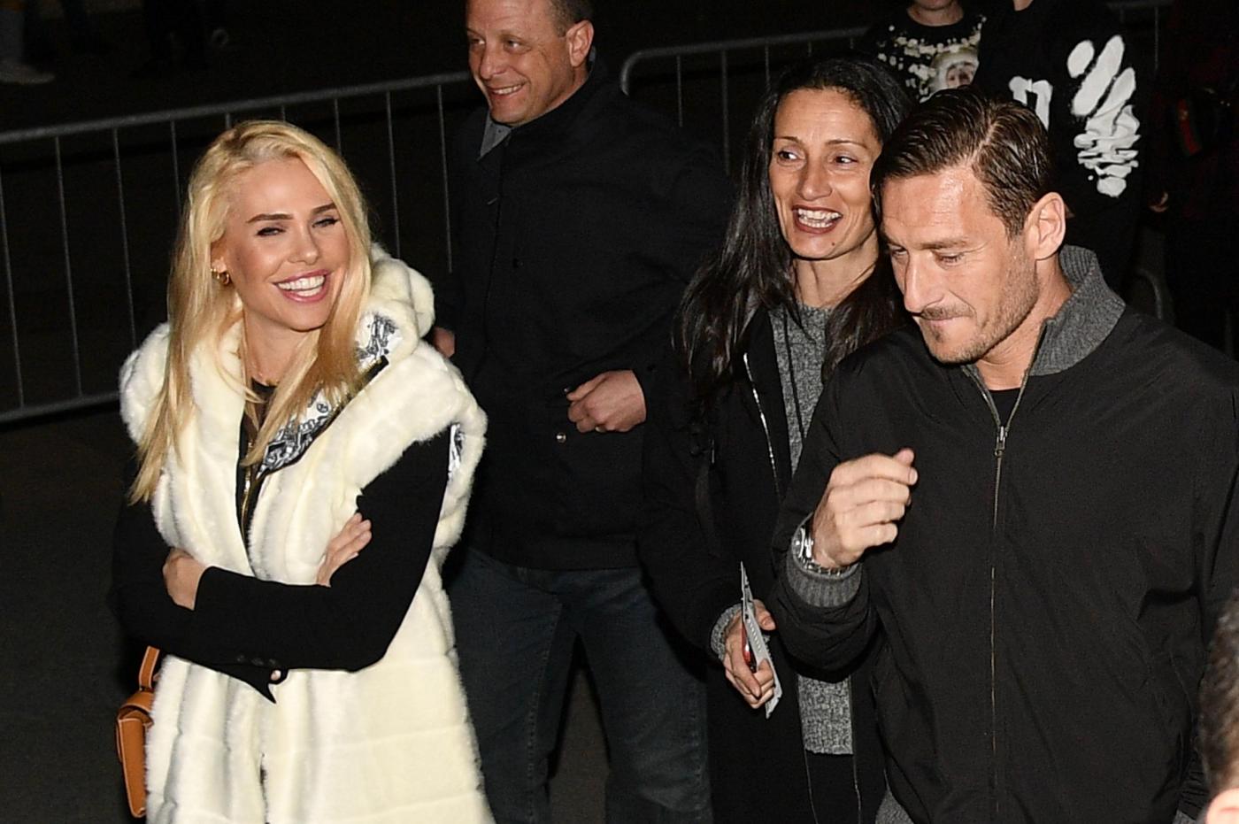 Francesco Totti e Ilary Blasi si lasciano, le foto più belle della loro storia d’amore Francesco Totti e Ilary Blasi si lasciano, le foto più belle della loro storia d’amore