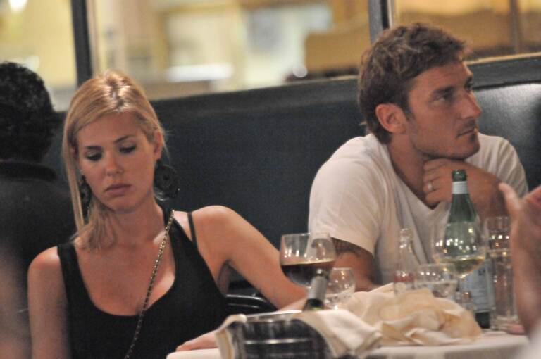 Francesco Totti e Ilary Blasi si lasciano, le foto più belle della loro storia d’amore