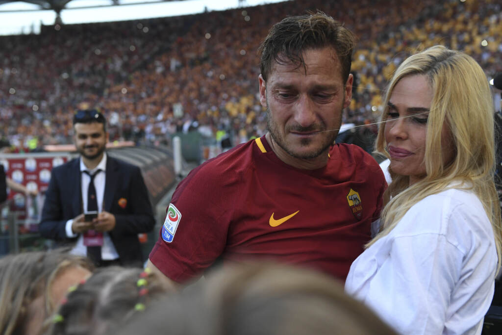 Galleria foto 'Francesco Totti e Ilary Blasi si lasciano, le foto più belle della loro storia d’amore' - foto 4