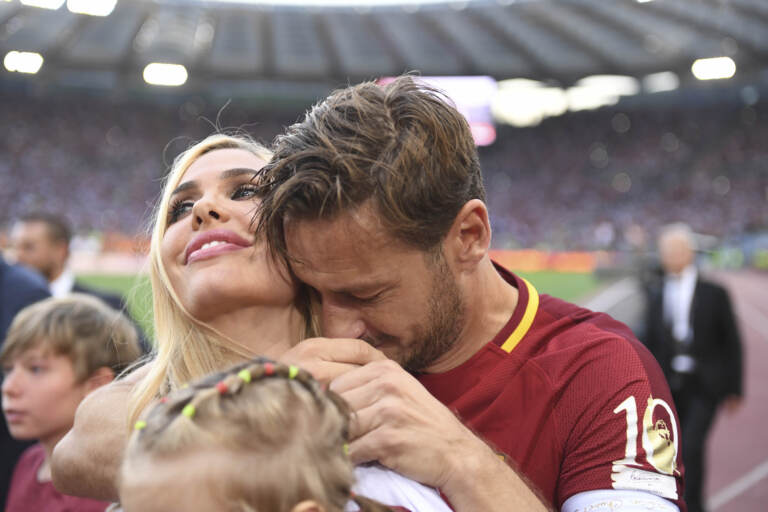 Francesco Totti e Ilary Blasi si lasciano, le foto più belle della loro storia d’amore