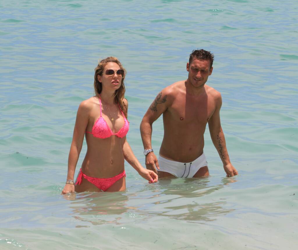 Galleria foto 'Francesco Totti e Ilary Blasi si lasciano, le foto più belle della loro storia d’amore' - foto 10