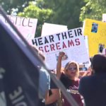 Usa, marcia contro la violenza delle armi a Uvalde