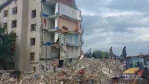 Ucraina: razzo russo su condominio nel Donetsk, 34 vittime compreso un bambino