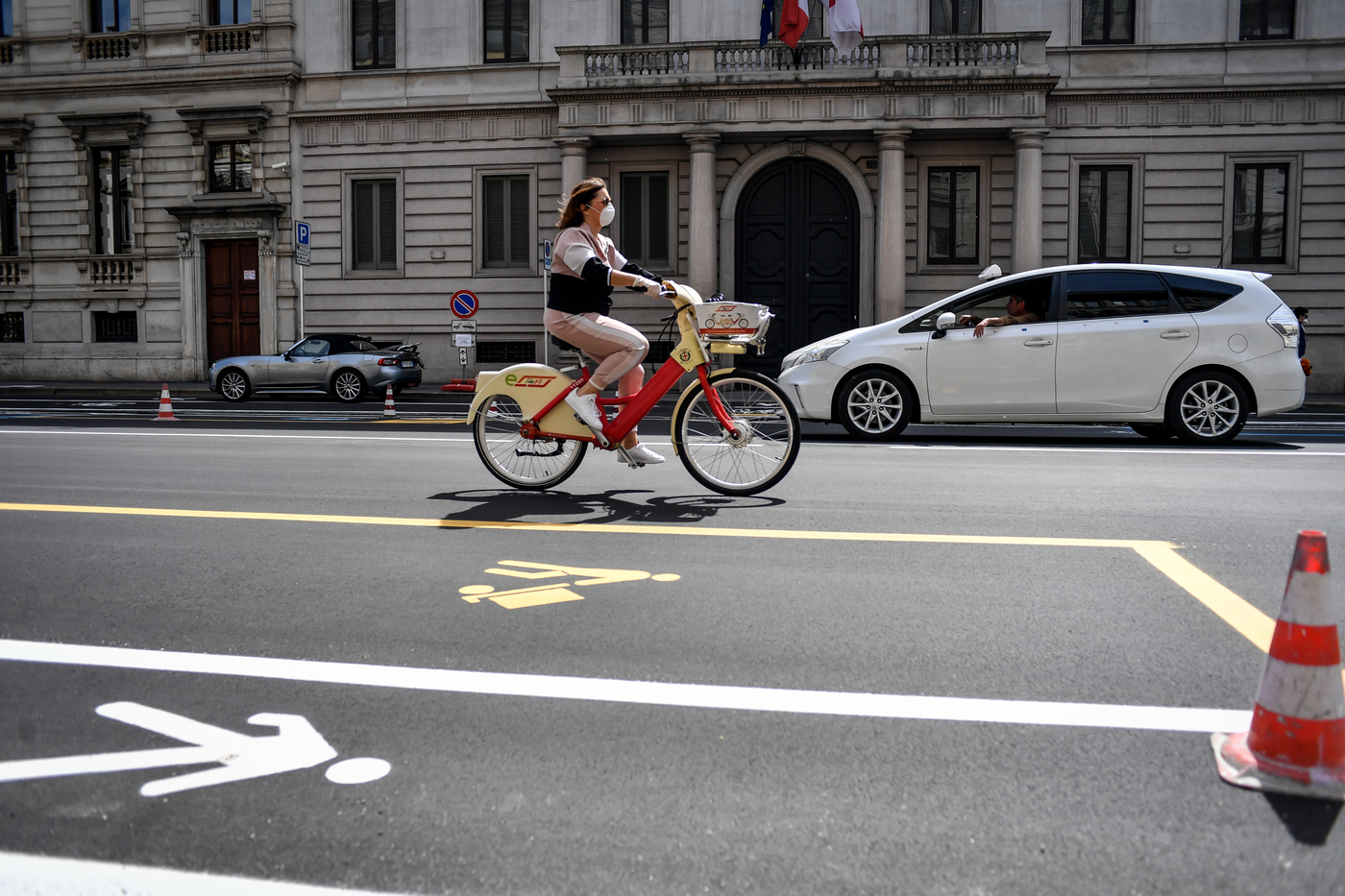 Milano, Sala annuncia: “Mobilità più sostenibile, 5 mln per incentivare le auto green”