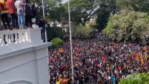 Sri Lanka, manifestanti assaltano la residenza del premier: alcuni entrano nel compound