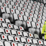 Gamba tesa del Covid sul calcio italiano: azzerati i ricavi negli stadi, diminuiscono del 21% i tesserati