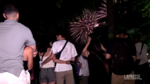 Francia: folla immensa a Parigi per i fuochi d’artificio del 14 luglio