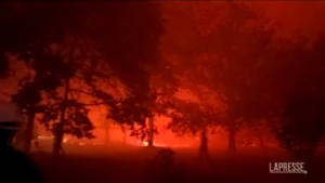 Francia, maxi-incendio nella regione di Bordeaux: evacuati in 10mila e 7mila ettari distrutti