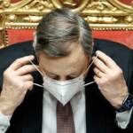 Draghi si dimette, Mattarella frena. Intensa attività diplomatica per evitare la crisi. Il premier parlerà alle Camere mercoledì