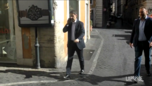 Governo: la mattinata tesa di Conte, la camminata spedita del leader M5S che evita i cronisti