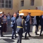 Il feretro di Eugenio Scalfari giunto in Campidoglio per la camera ardente