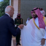 Medioriente: Biden sbarca in Arabia Saudita e saluta con il pugno Mohammed bin Salman