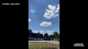Belgio, piccolo aereo atterra con un paracadute