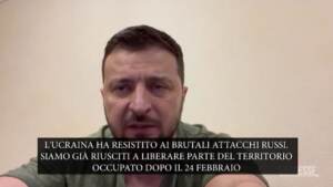 Ucraina, Zelensky: “Resistito ad attacchi russi e liberato parte territorio”