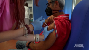 Covid, in Italia riprese vaccinazioni per la quarta dose