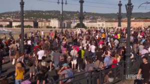 Ungheria, i manifestanti antigovernativi bloccano le strade di Budapest