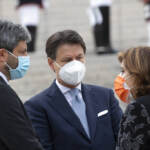 Crisi di governo, accordo Casellati-Fico: fiducia prima al Senato. Ira della Lega contro Pd e M5s. Il capogruppo grillino Crippa finisce sotto accusa