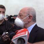 Crisi governo, De Luca: “Facciamo figura dei disturbati mentali”