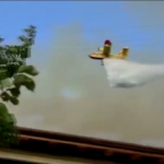 Incendi in Toscana, continuano a bruciare le colline di Massarosa