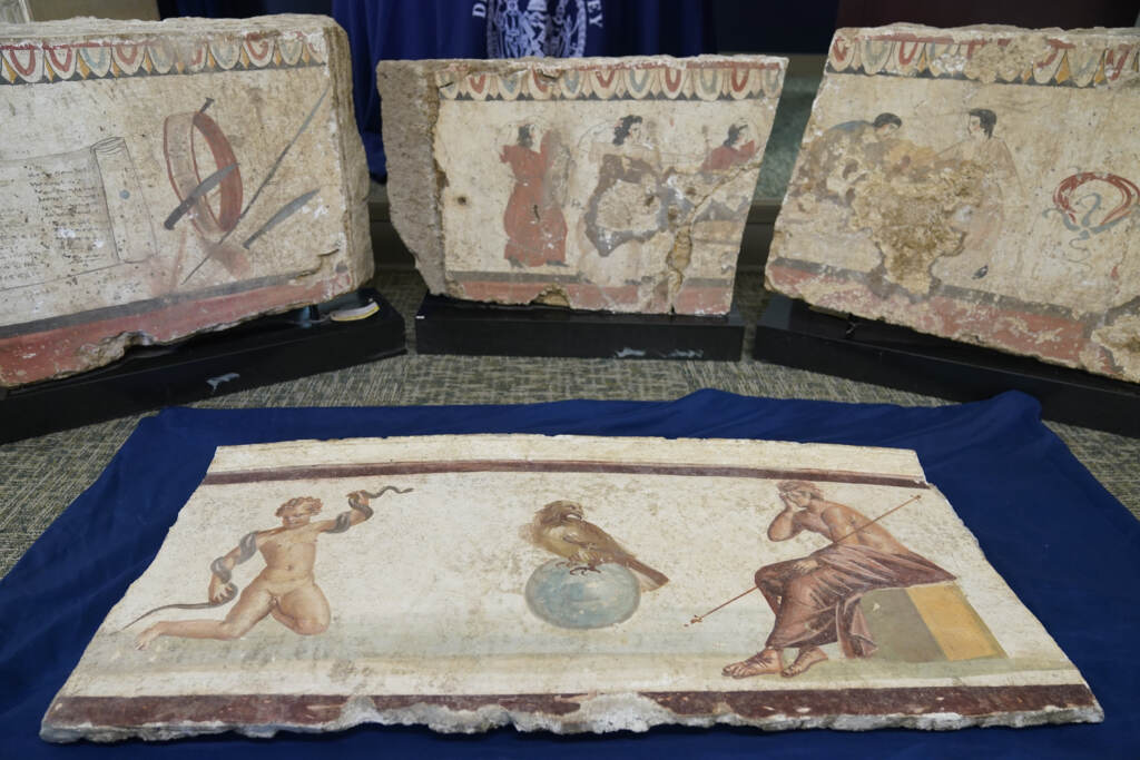 Galleria foto 'New York, restituiti all’Italia 130 reperti archeologici oggetto di traffici illegali' - foto 22