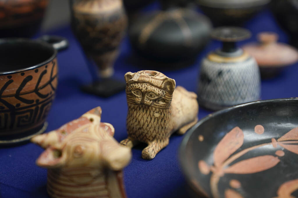 Galleria foto 'New York, restituiti all’Italia 130 reperti archeologici oggetto di traffici illegali' - foto 8