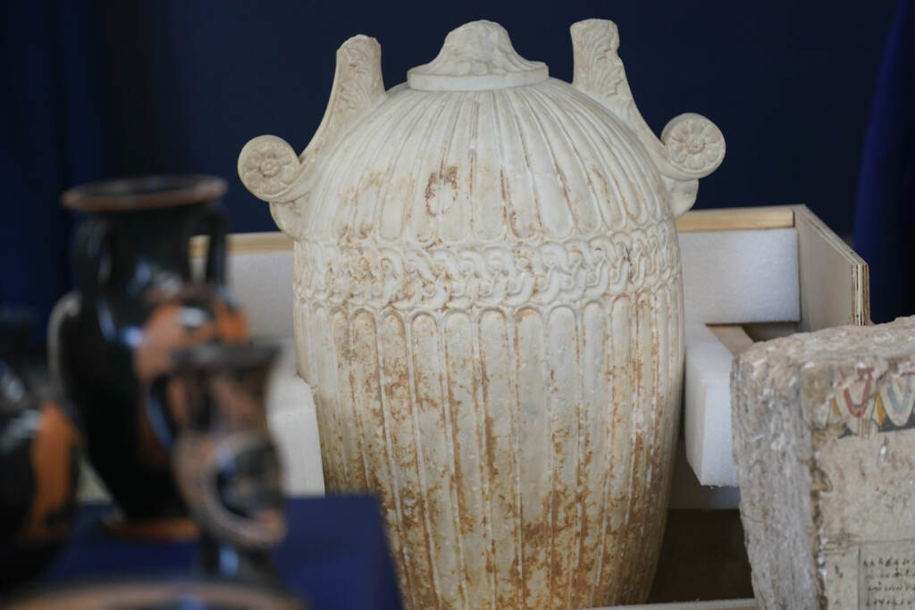 Galleria foto 'New York, restituiti all’Italia 130 reperti archeologici oggetto di traffici illegali' - foto 11