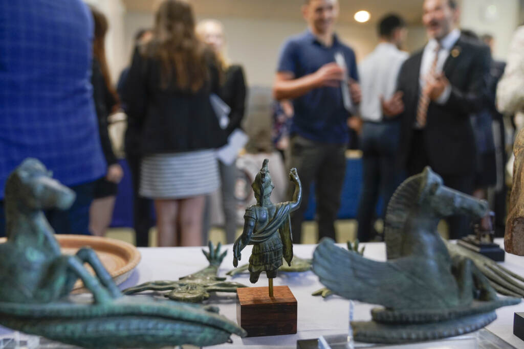 Galleria foto 'New York, restituiti all’Italia 130 reperti archeologici oggetto di traffici illegali' - foto 19