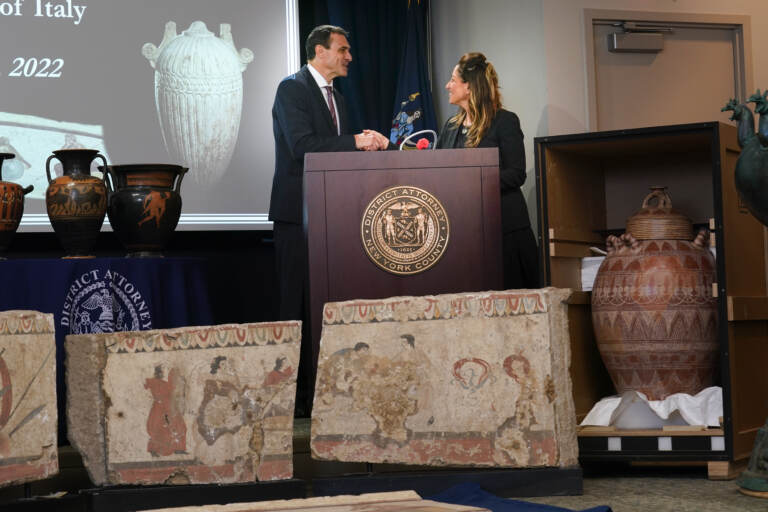 New York, restituiti all’Italia 130 reperti archeologici oggetto di traffici illegali