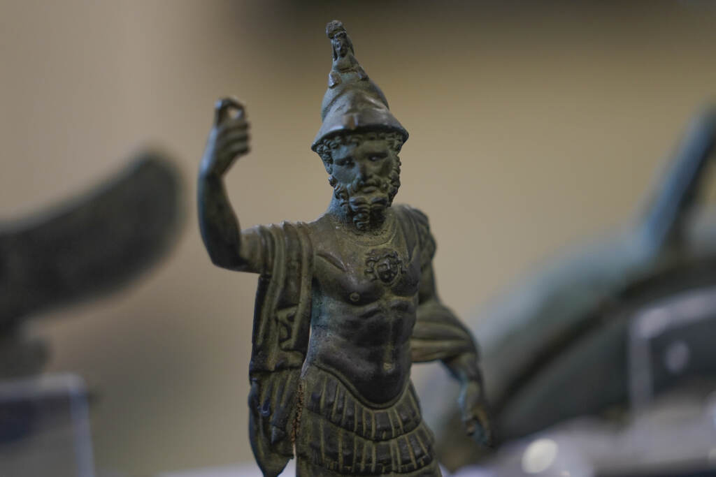 Galleria foto 'New York, restituiti all’Italia 130 reperti archeologici oggetto di traffici illegali' - foto 18