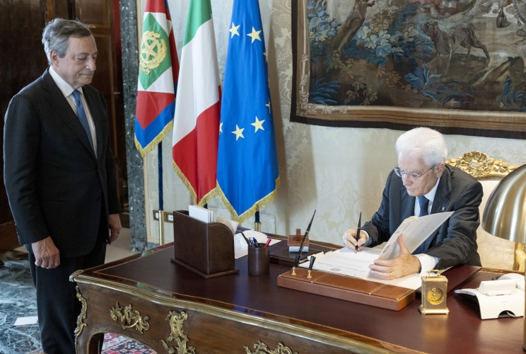 Mattarella ha sciolto le Camere: “Scelta inevitabile, ora il voto entro 70 giorni”. Elezioni il 25 settembre. Berlusconi: “Draghi ha rifiutato il bis, forse era stanco”. Letta: “Difficile ricomporre con M5s”