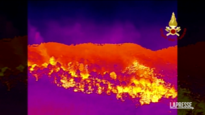 Incendi in Versilia, le immagini della termocamera del drone
