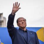 Elezioni, Berlusconi presenta simbolo di Forza Italia: “Io candidato? Vedremo”. Tajani: “Puntiamo al 20%”