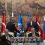 Grano: Ucraina e Russia firmano l’accordo a Istanbul. L’Onu: “Faro di speranza nel mar Nero”