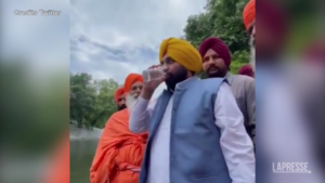 India, il Primo Ministro del Punjab si ammala dopo aver bevuto acqua inquinata dal ruscello sacro