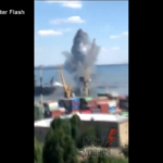 Ucraina, un missile russo colpisce il porto di Odessa: le immagini