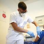 Padre contrario a vaccinazione anti-Covid dei due figli, IX Sezione del Tribunale di Milano dispone affidamento esclusivo alla madre