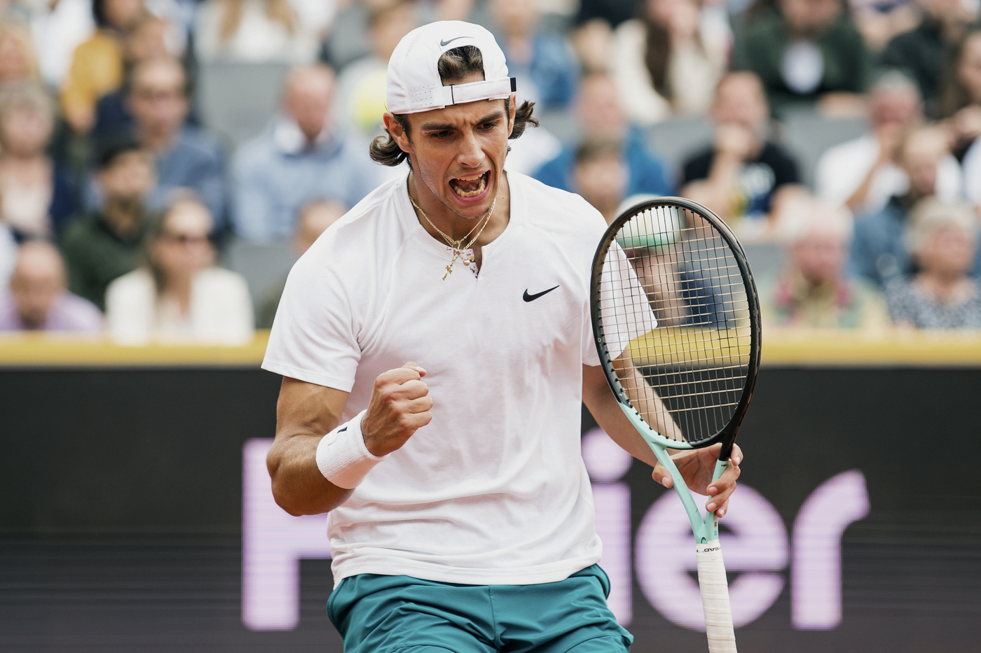 Tennis: impresa Musetti ad Amburgo, batte Alcaraz e vince primo titolo