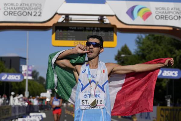 Mondiaux d’athlétisme: l’Italien Massimo Stano remporte l’or sur 35 km marche